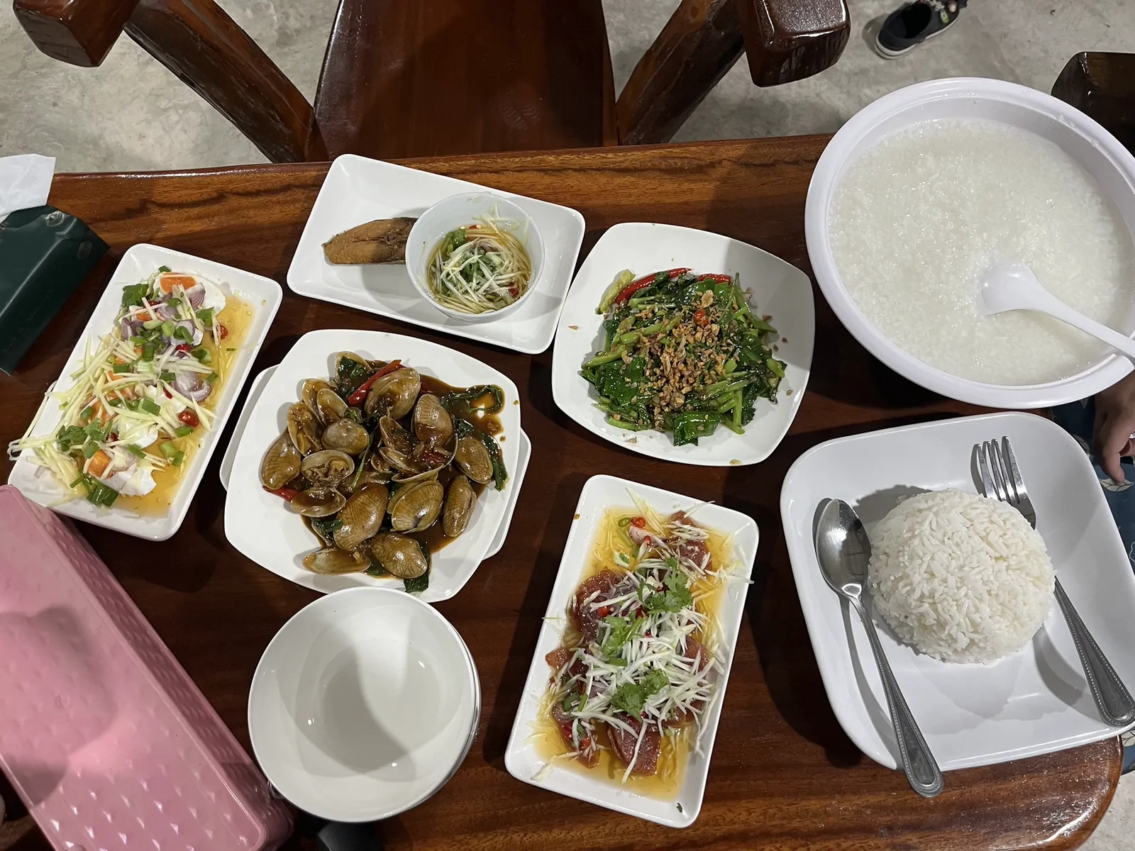 Friend Coffee เพื่อน&กาแฟ S.1 เมืองยะลา, ยะลา — บรรยากาศร้านเป็นยังไง มีกี่โซน