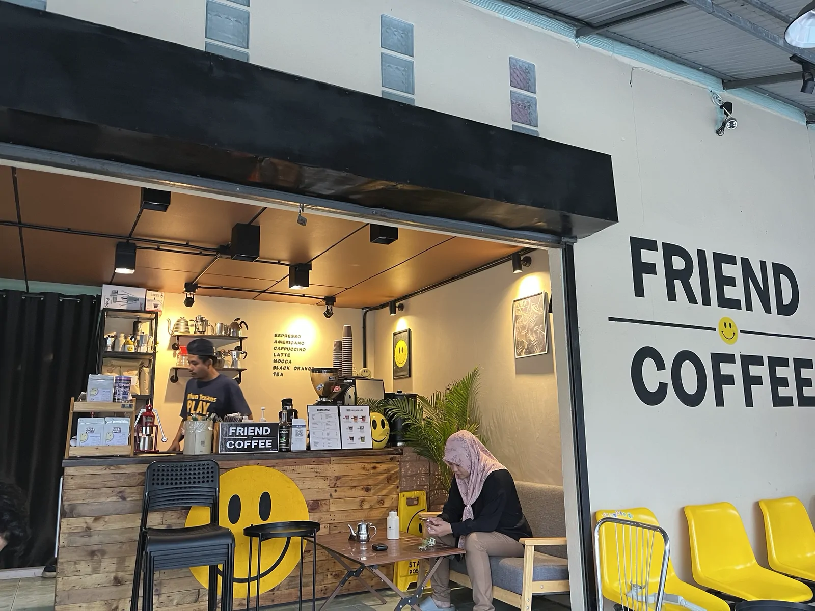 Friend Coffee เพื่อน&กาแฟ S.1 เมืองยะลา, ยะลา — เหมาะกับใครมานั่ง