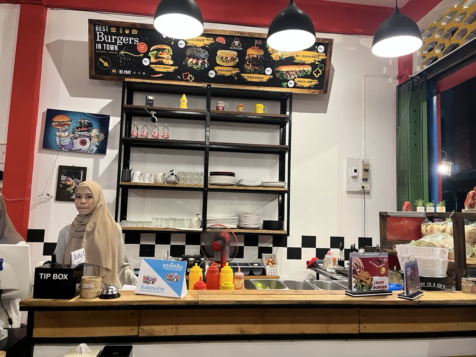 Kak Nah Betong Chicken Rice เบตง, ยะลา — ร้านกะนะห์ KN ข้าวมันไก่เบตง อยู่ตรงไหน จอดรถง่ายไหม