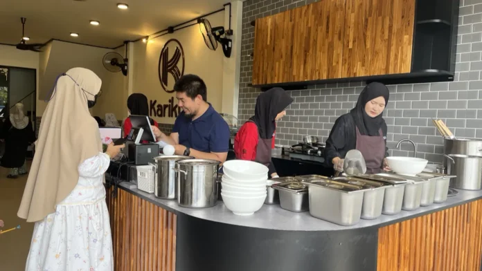 หน้าร้าน ก๋วยเตี๋ยวคาริคูลิล Karikulil สาขา ยะลา สะเต็ง อำเภอเมือง ยะลา