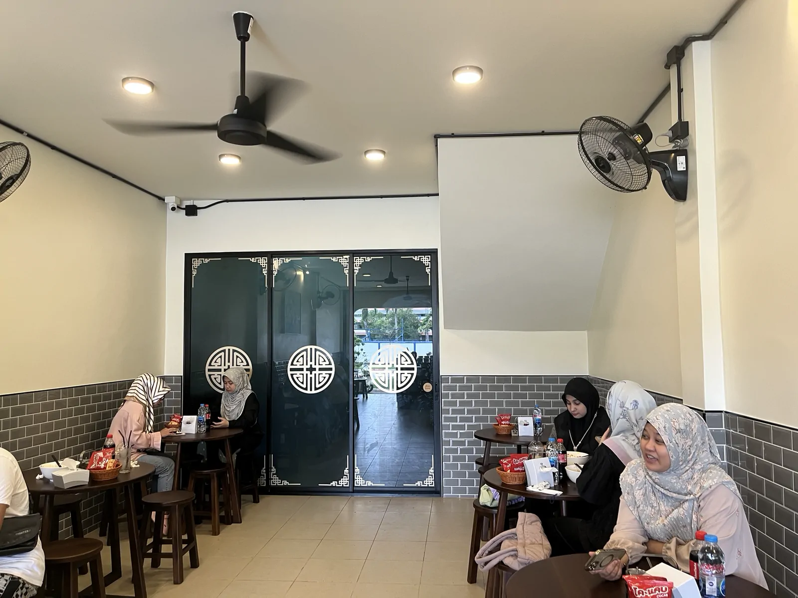 ก๋วยเตี๋ยวคาริคูลิล Karikulil สาขา ยะลา สะเต็ง อำเภอเมือง ยะลา — ก๋วยเตี๋ยวต้มยำทะเล เส้นหมี่ หมึก กุ้ง