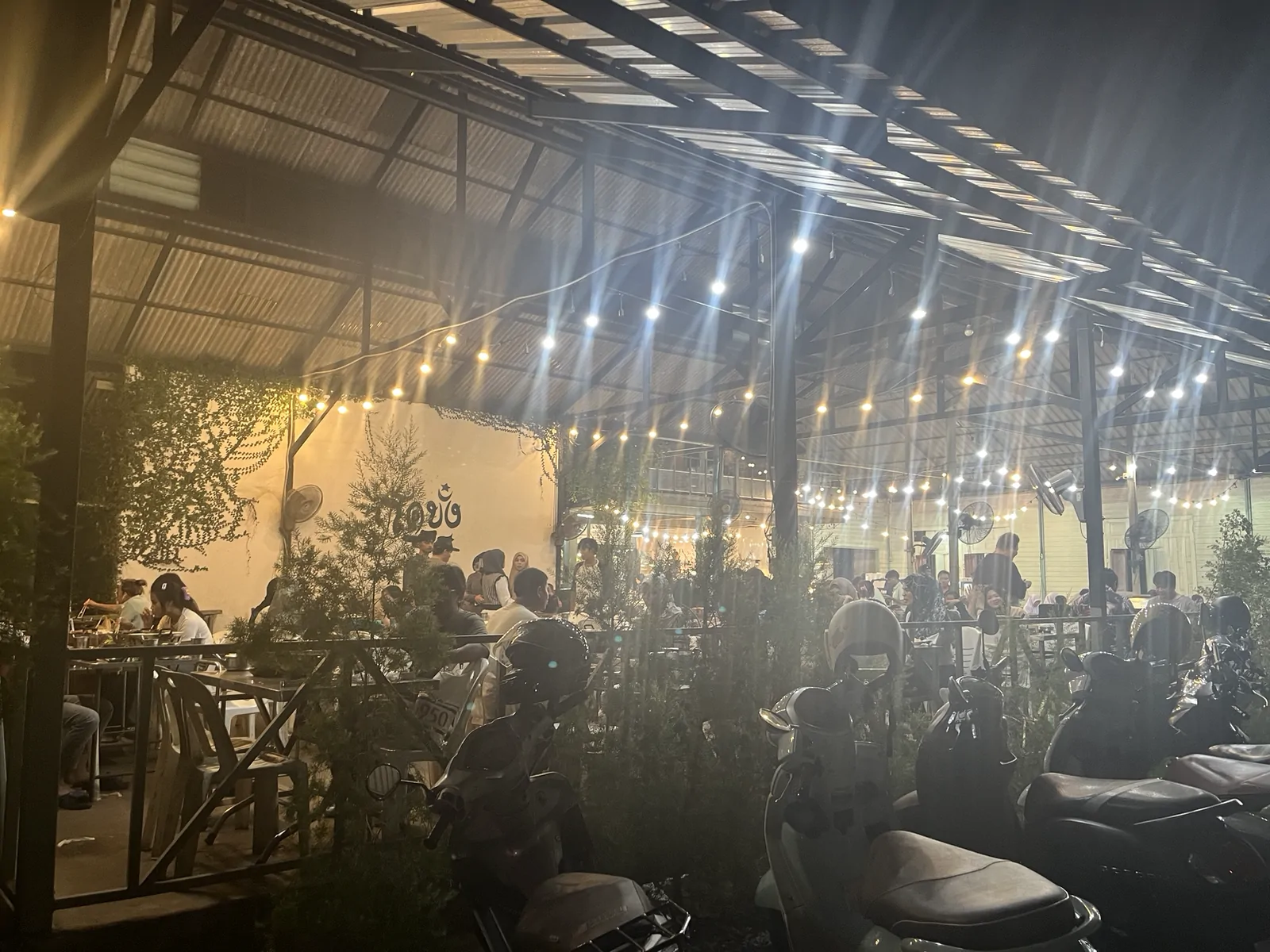 Kobang Seafood Halal Buffet พัฒนาการ กรุงเทพฯ — โคบัง พัฒนาการ เดินทางยังไง นั่ง MRT สายสีเหลืองได้เลยไหม