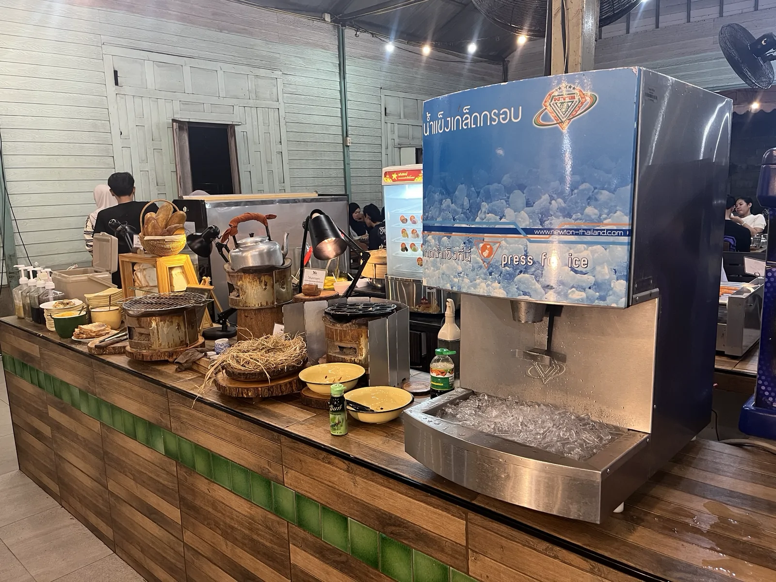 Kobang Seafood Halal Buffet พัฒนาการ กรุงเทพฯ — บรรยากาศร้าน