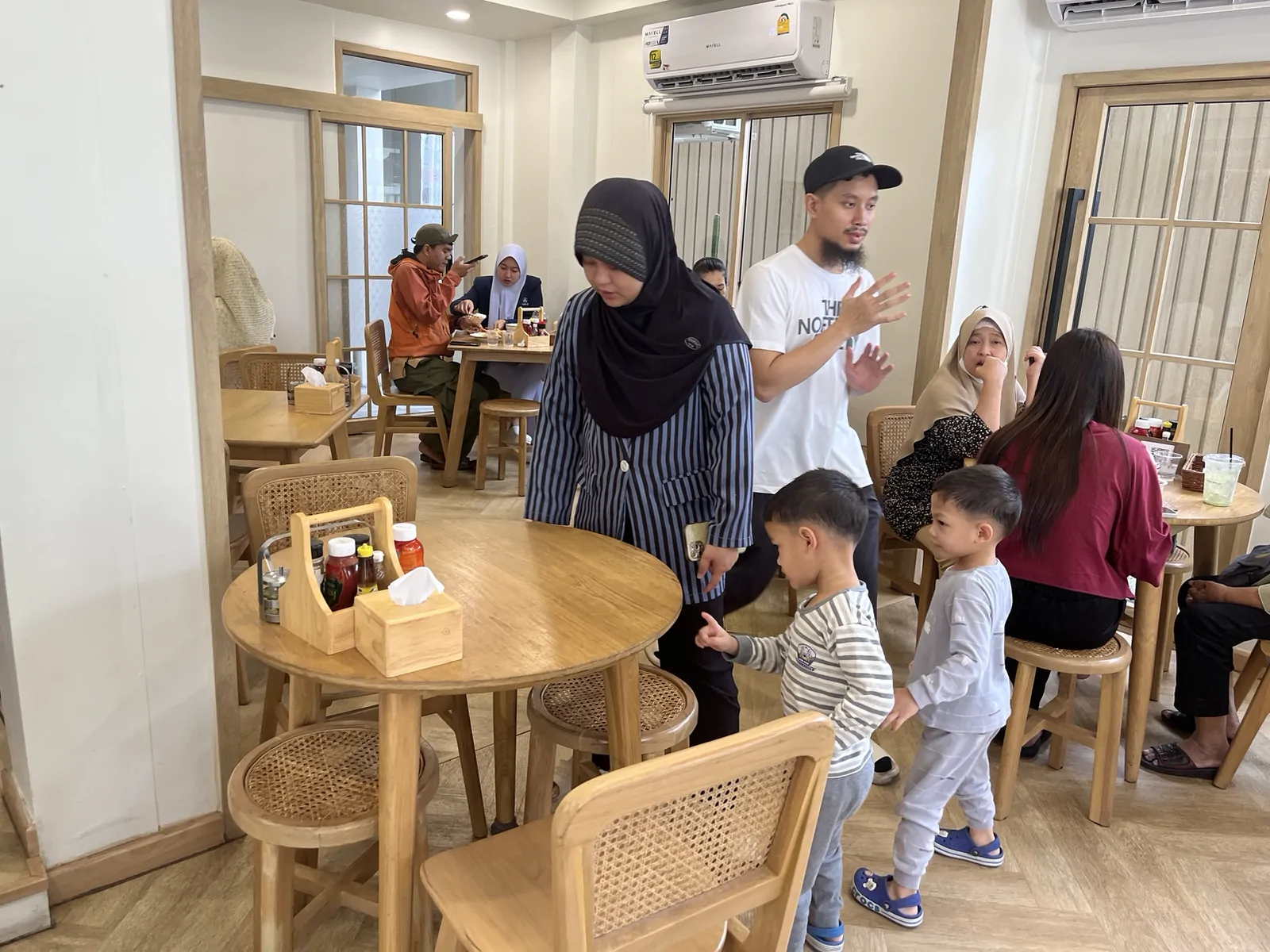 KOH NAI SOI รามคำแหง 8, บางกะปิ, กรุงเทพฯ — สรุป ควรไปโก๋ในซอยไหม