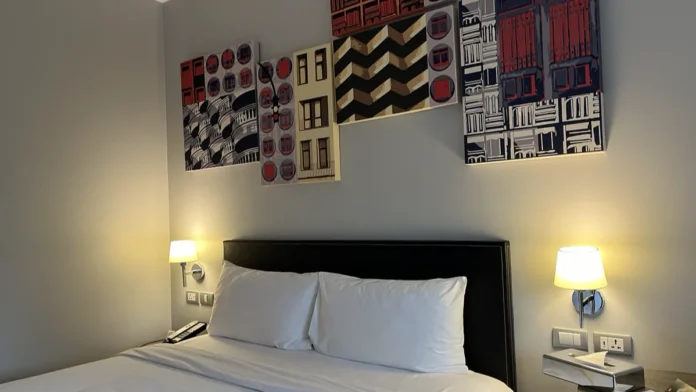 หน้าร้าน Mercure Bangkok Sukhumvit 24 สุขุมวิท 24, คลองเตย, กรุงเทพฯ