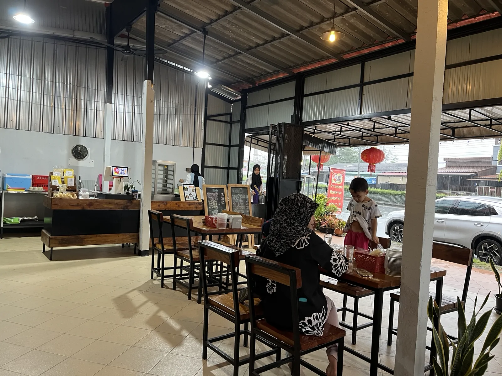 อานาย ข้าวซอยอิสลาม แม่สาย สาขา2 อำเภอเมือง ยะลา — เมนูแนะนำ ข้าวไก่อบต้องลอง
