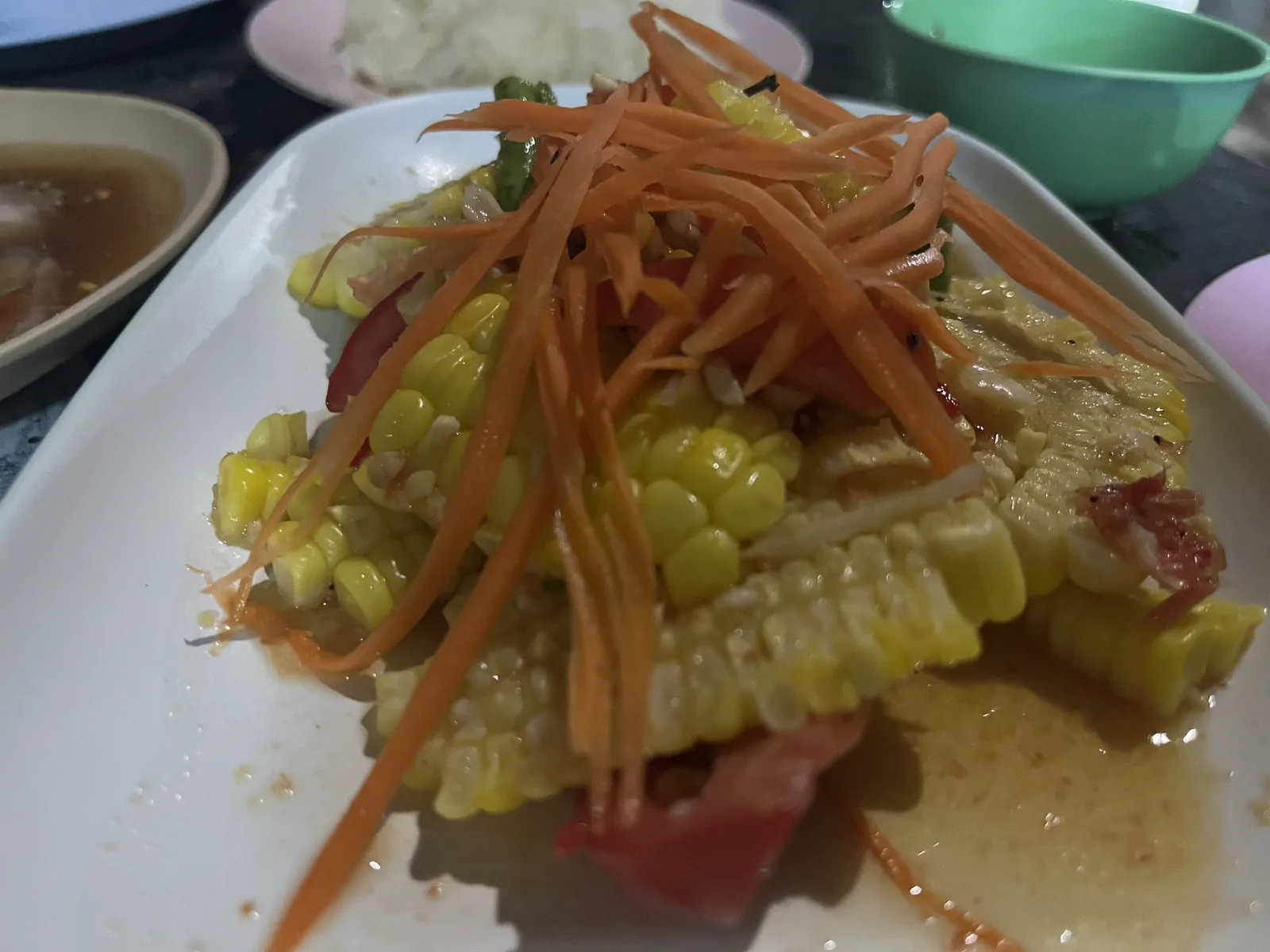 ร้านนดา ตำแซ่บหลาย เจ้าเก่าจิป๊ะ เมืองยะลา, ยะลา — บรรยากาศร้าน