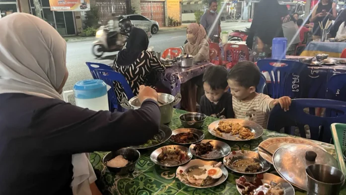 หน้าร้าน ร้านอิสลามข้าวต้มกุ๋ยบังหมีดหัวเขา หาดใหญ่ สงขลา