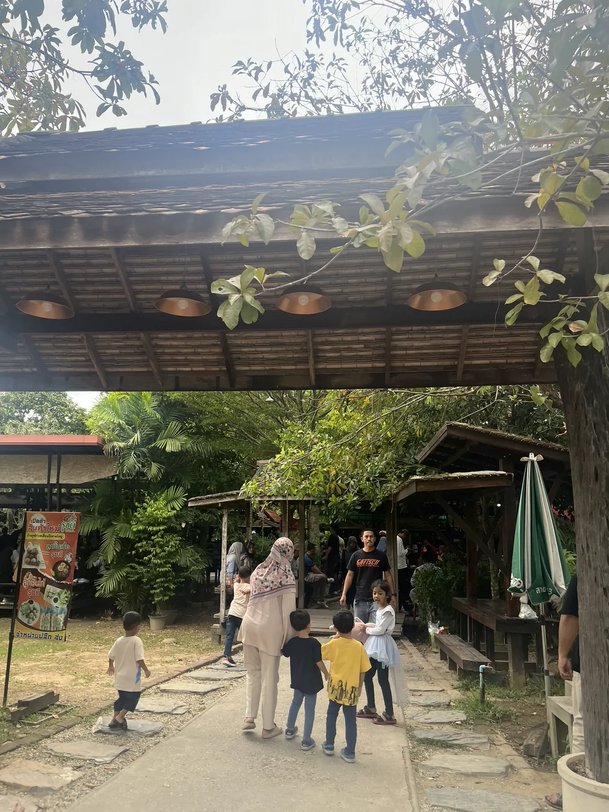 Rusdee Boat Noodle(Halal Muslim Restaurant) บางกล่ำ สงขลา — บรรยากาศร้าน