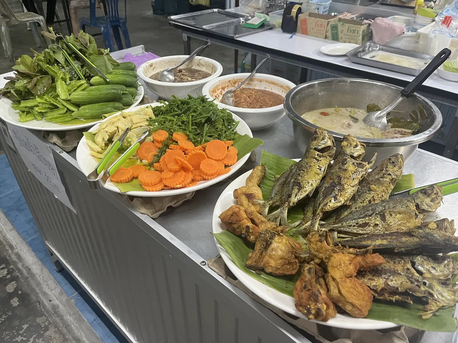 เต้นท์กับข้าวบ้าน & ข้าวต้มกุ๊ย เมืองยะลา, ยะลา — ข้าวต้มกุ๊ยฮาลาลยะลา ราคาสบายกระเป๋าไหม