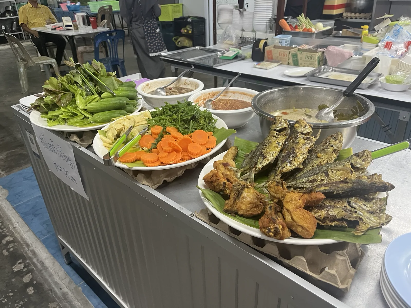 เต้นท์กับข้าวบ้าน & ข้าวต้มกุ๊ย เมืองยะลา, ยะลา — บรรยากาศร้าน เหมาะกับใคร