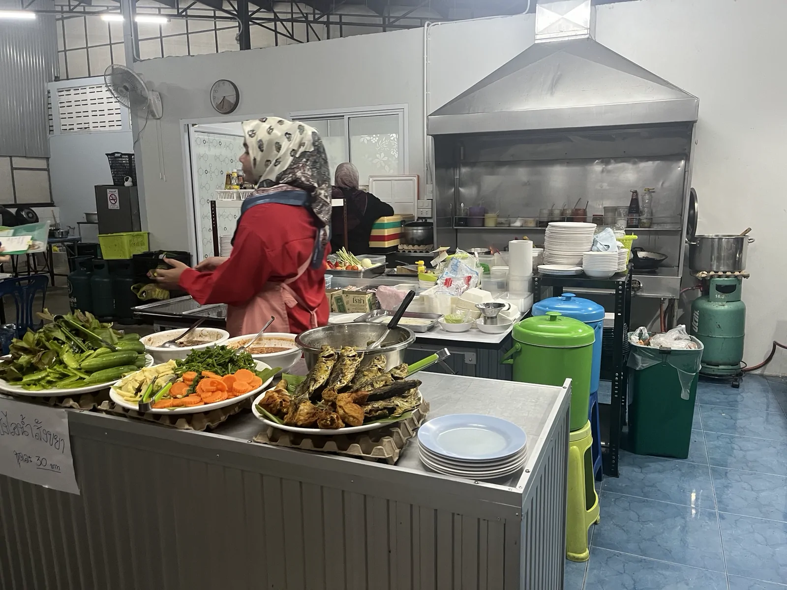 เต้นท์กับข้าวบ้าน & ข้าวต้มกุ๊ย เมืองยะลา, ยะลา — บรรยากาศร้าน