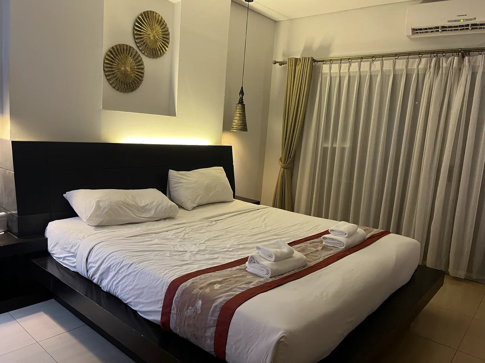 The O Valley Boutique Hotel ไชยา, สุราษฎร์ธานี — ที่ตั้งอยู่ในปั๊ม ปตท ไชยา หาไม่ยาก