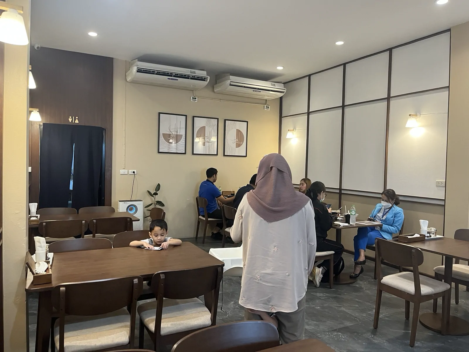 Hararu Ramen - Hatyai (หาดใหญ่) หาดใหญ่, สงขลา — บรรยากาศในร้านฮารุราเมงเป็นยังไง