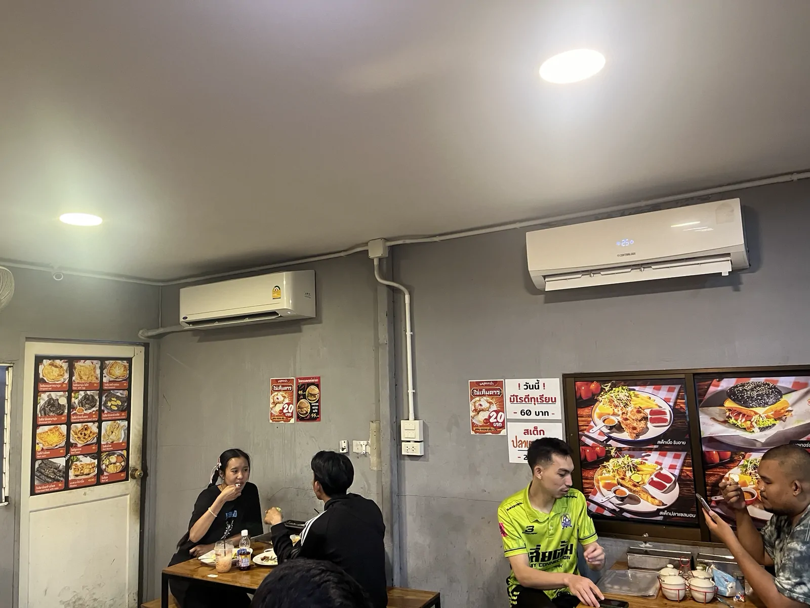 Anwa Roti ปัตตานี — นอกจากโรตี มีของทานเล่นอะไรอีกบ้าง