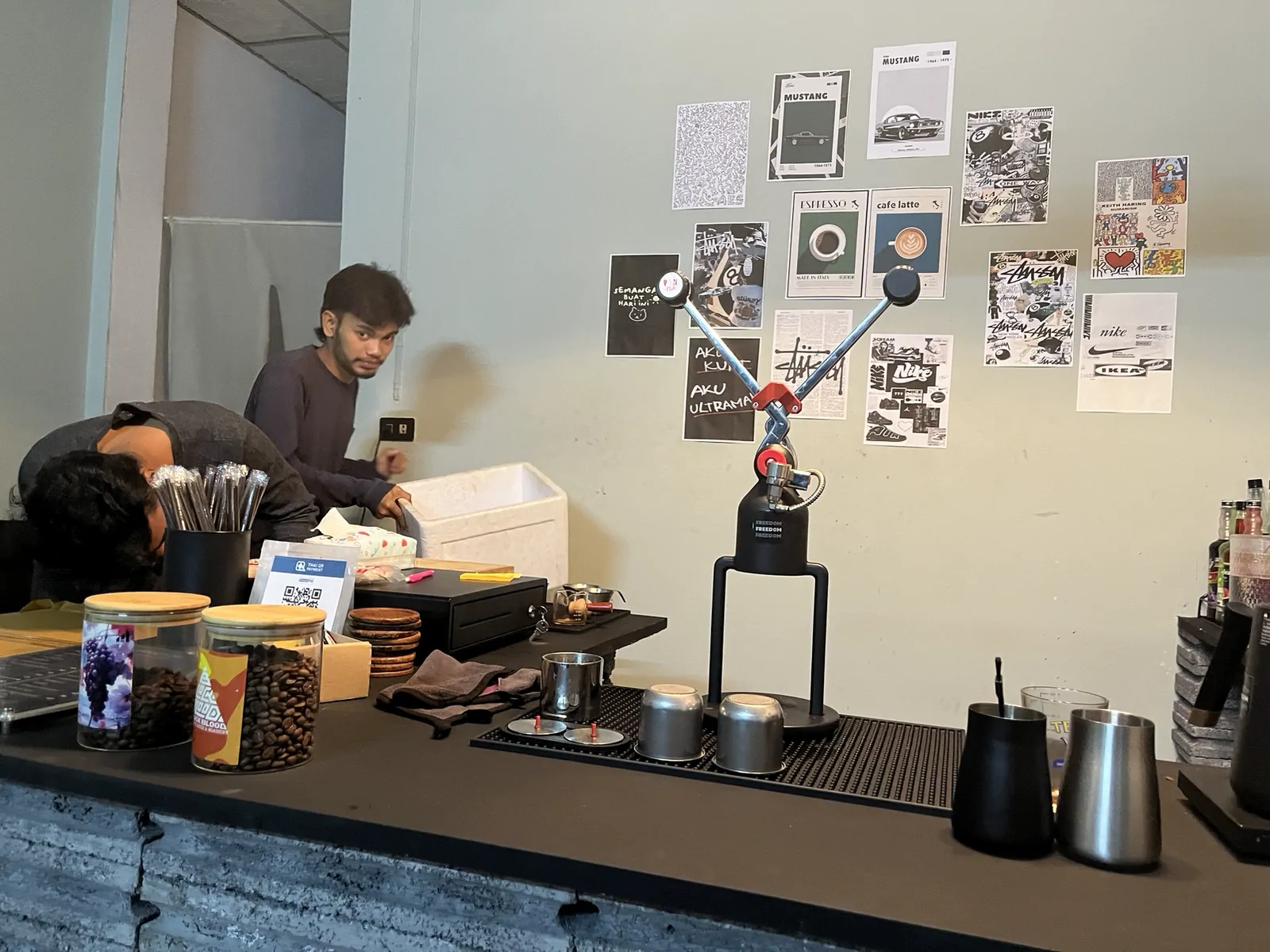Freedom coffee รามัน, ยะลา — บรรยากาศร้าน ดัดแปลงจากบ้าน