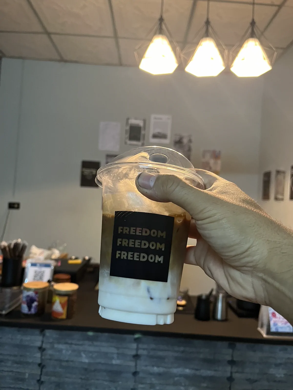 Freedom coffee รามัน, ยะลา — บรรยากาศร้าน