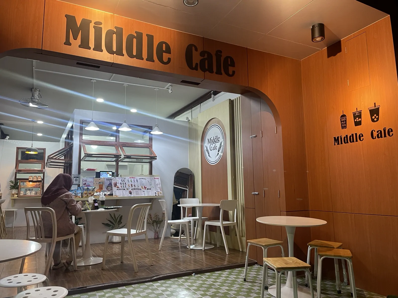 Middle Cafe Ruso รือเสาะ นราธิวาส — บรรยากาศร้าน