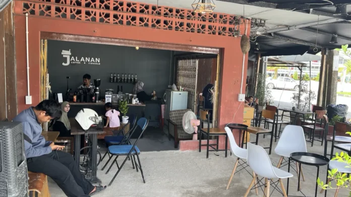 หน้าร้าน 𝐉𝐀𝐋𝐀𝐍𝐀𝐍 𝐂𝐨𝐟𝐟𝐞𝐞 บันนังสตา, ยะลา
