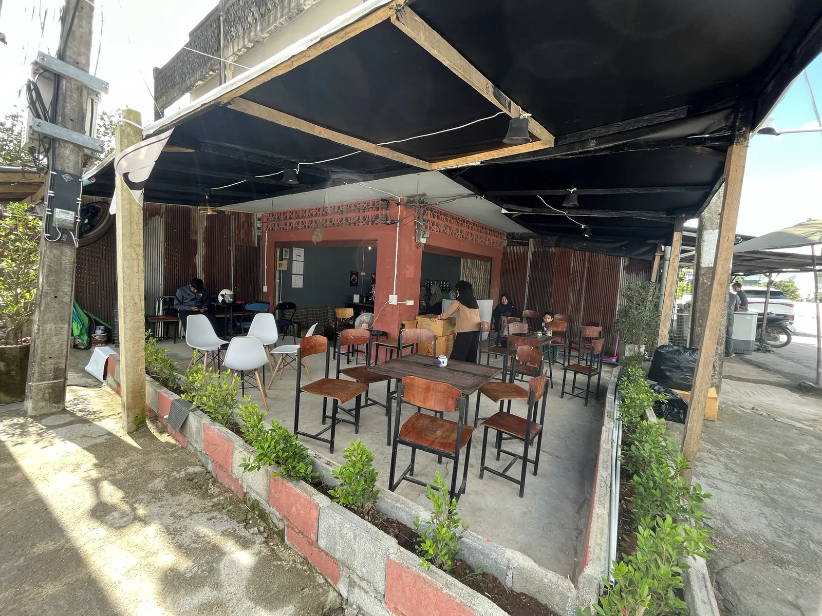 𝐉𝐀𝐋𝐀𝐍𝐀𝐍 𝐂𝐨𝐟𝐟𝐞𝐞 บันนังสตา, ยะลา — จุดเด่นเรื่องการตกแต่งร้าน