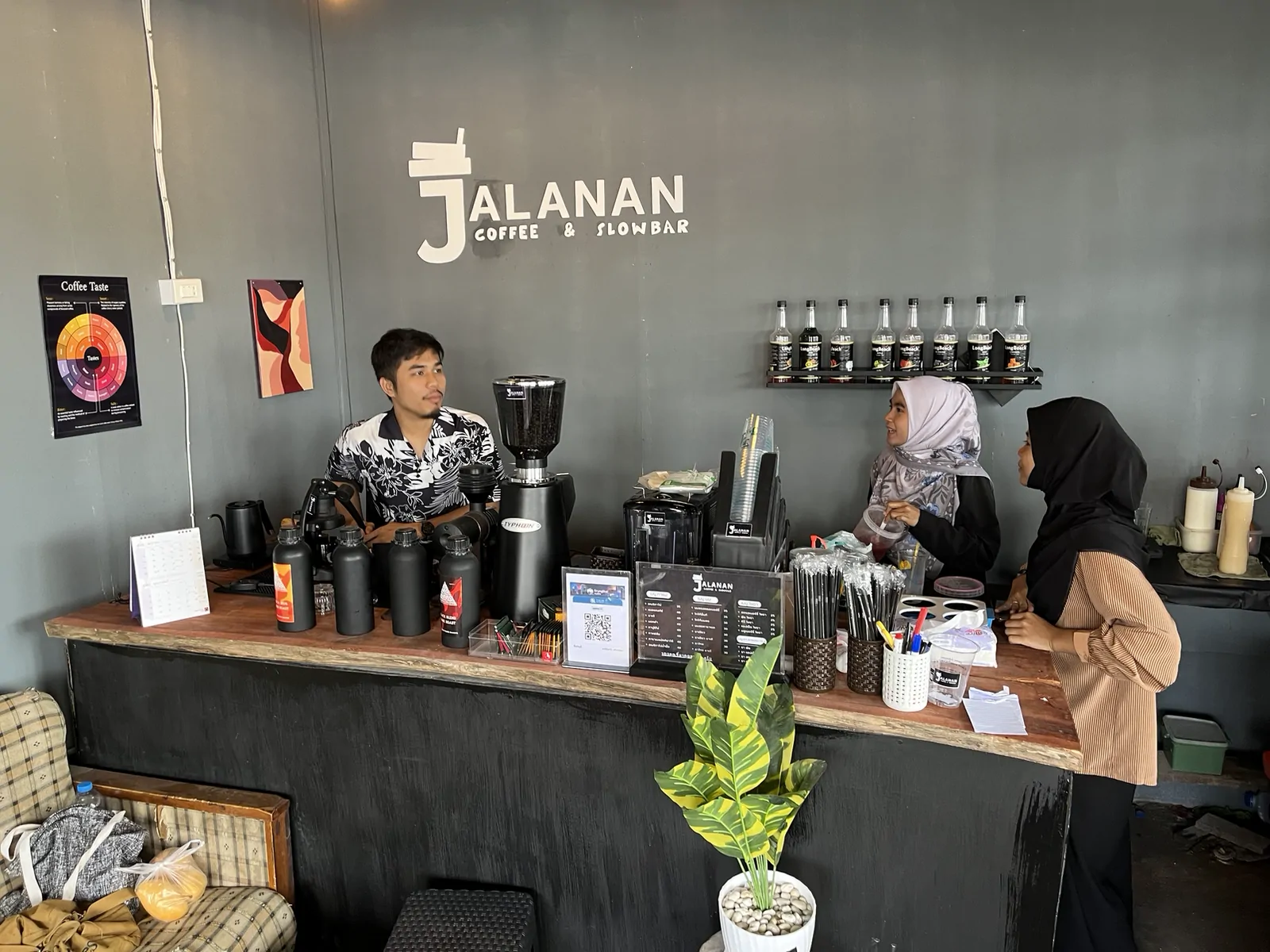 𝐉𝐀𝐋𝐀𝐍𝐀𝐍 𝐂𝐨𝐟𝐟𝐞𝐞 บันนังสตา, ยะลา — บรรยากาศร้าน