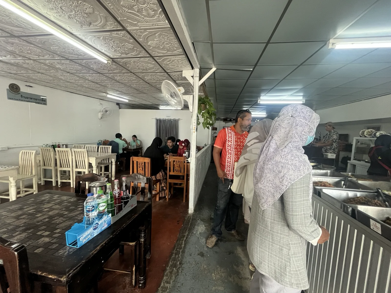 ร้านอาหาร อาวาติ๊ฟ เมืองยะลา, ยะลา — ที่จอดรถร้านอาวาติ๊ฟ หายากจริงไหม