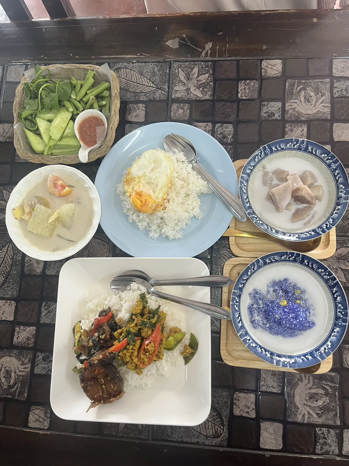ร้านอาหาร อาวาติ๊ฟ เมืองยะลา, ยะลา — บรรยากาศร้าน