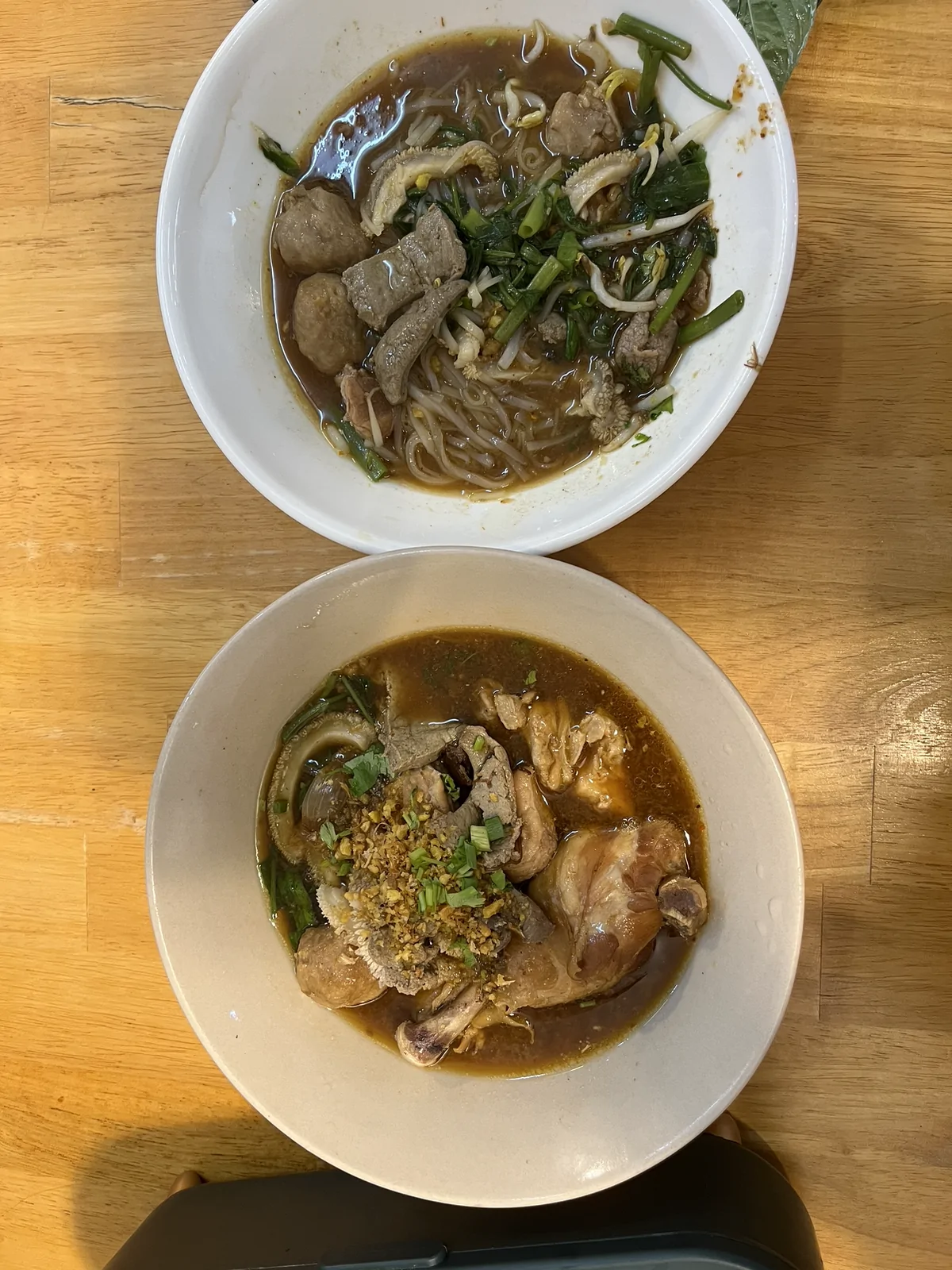 ร้าน HEELAY/ฮีเล ก๋วยเตี๋ยวเรือรสเด็ด/ข้าวซอยรสจัดจ้าน เนินหูกวาง สะเตง เมืองยะลา — ของหวานฟรีที่ร้าน Heelay เฉาก๊วยเย็นชื่นใจ