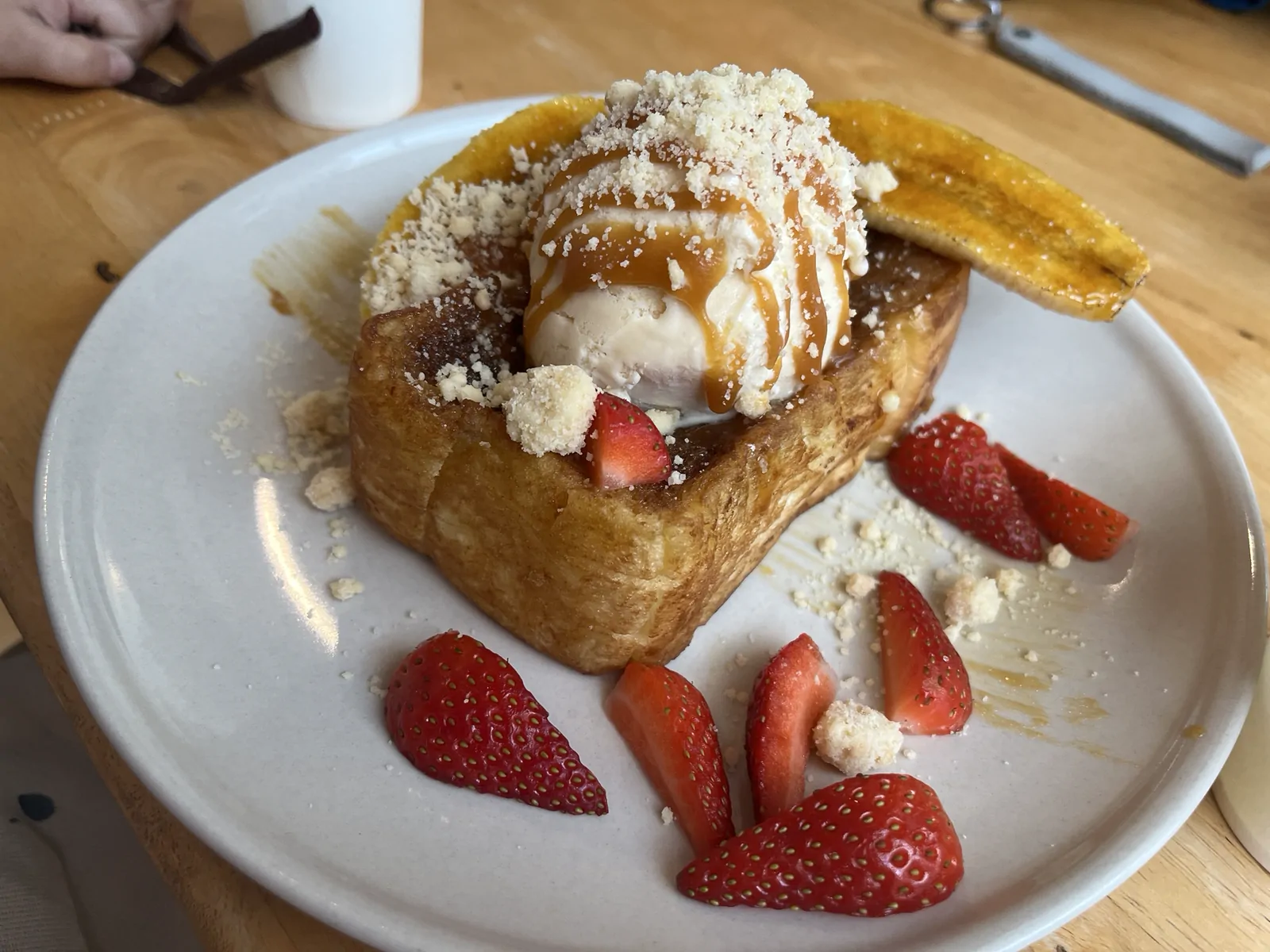 Have a Toast Day ยะลา — บรรยากาศร้าน นั่งสวนหรือนั่งแอร์ดี