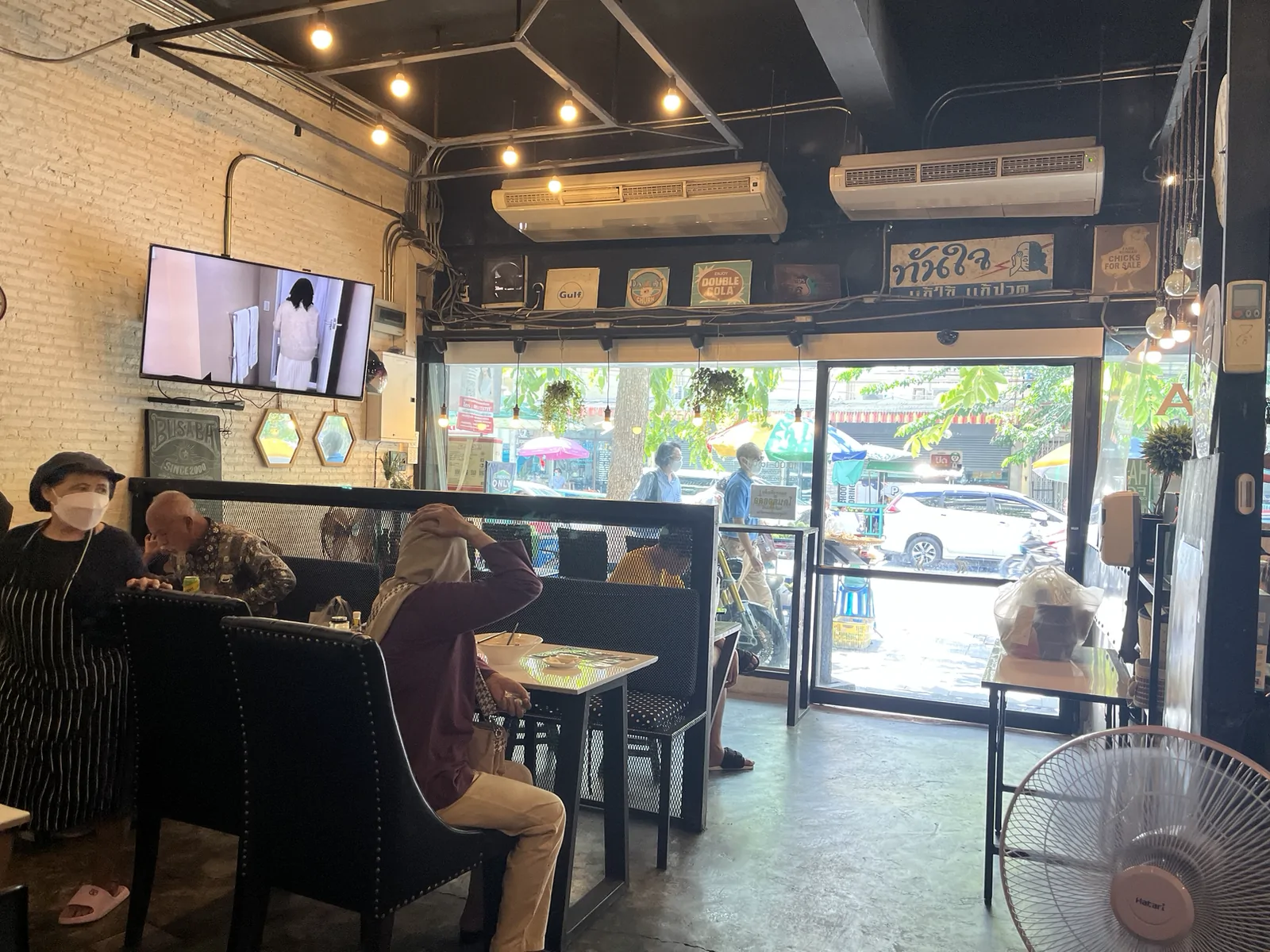 ร้านบุษบา เป็ดย่าง ศรีย่าน ศรีย่าน กรุงเทพฯ — บรรยากาศร้านบุษบา เป็ดย่าง เป็นยังไง