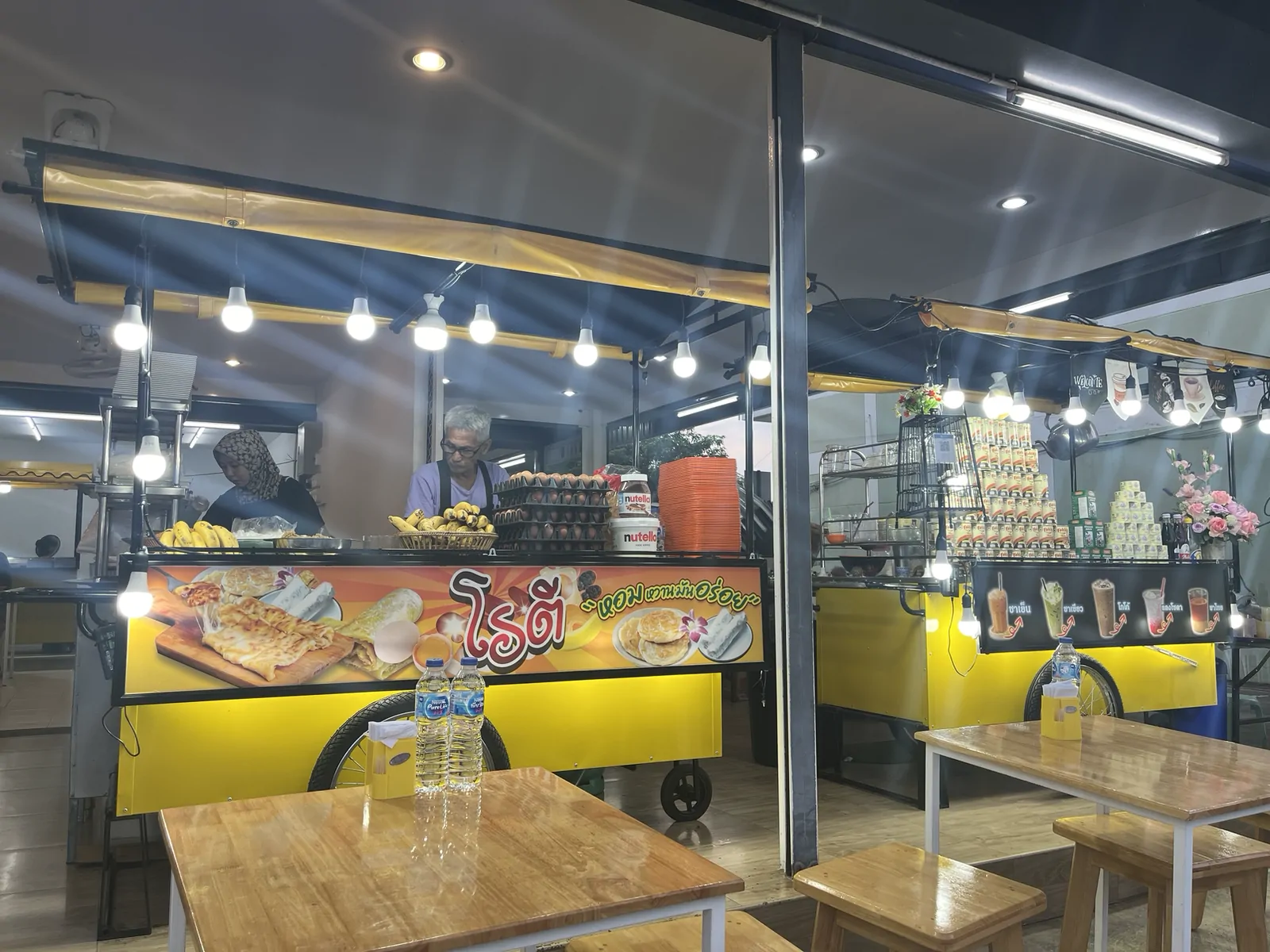 โรตีบังบ่าว สาขาหาดใหญ่ หาดใหญ่ สงขลา — ซุกกี้ทะเล กับข้าวผัดแหนม เมนูเสริมที่สั่งเพิ่มได้