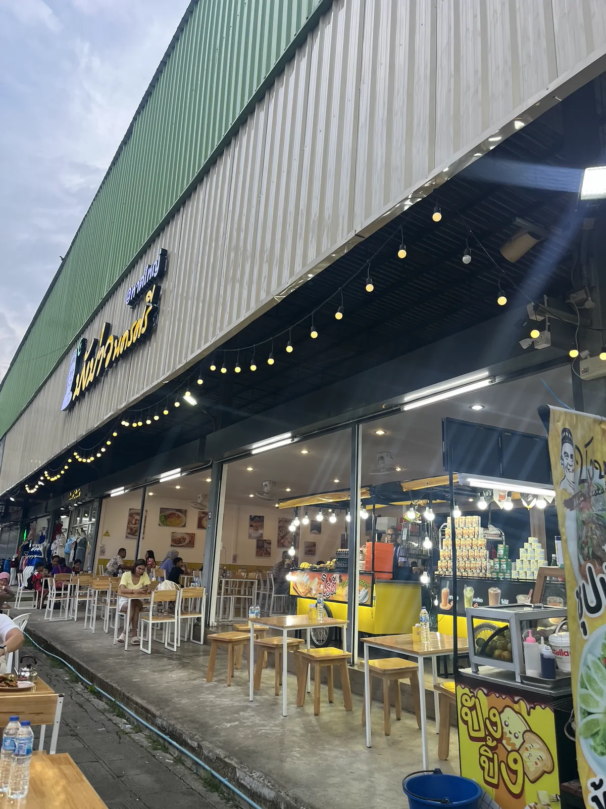 โรตีบังบ่าว สาขาหาดใหญ่ หาดใหญ่ สงขลา — บรรยากาศร้าน