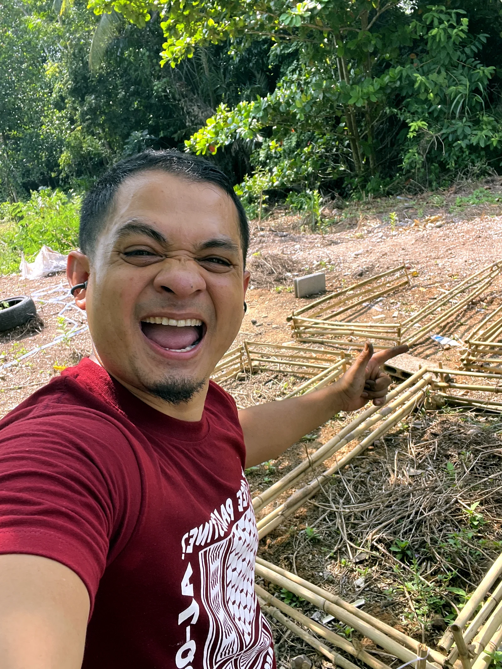 ทำกะบะผักจากไม้ไผ่หลังบ้าน — ทำแปลงผักด้วยไม้ไผ่ ใช้กี่ลำ