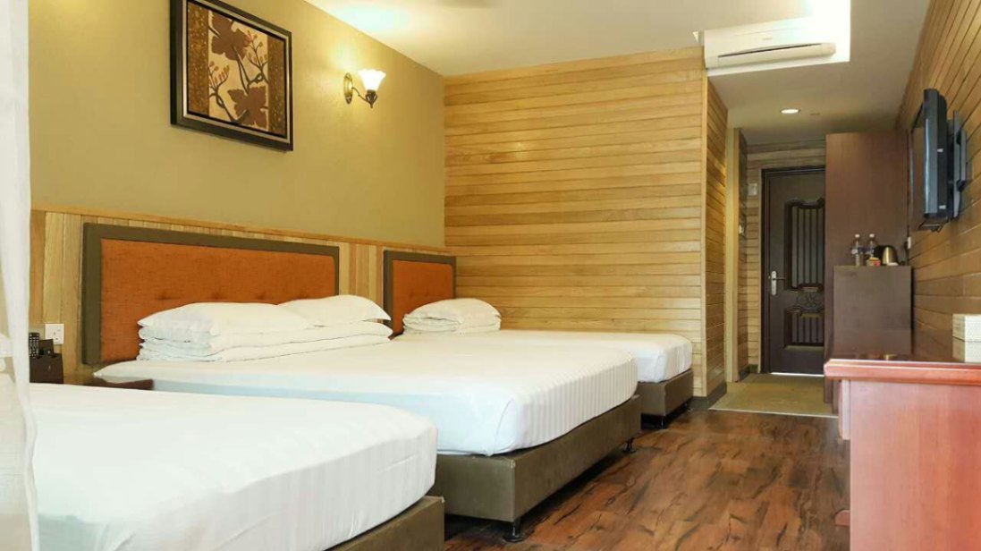 Deluxe Pool View Room