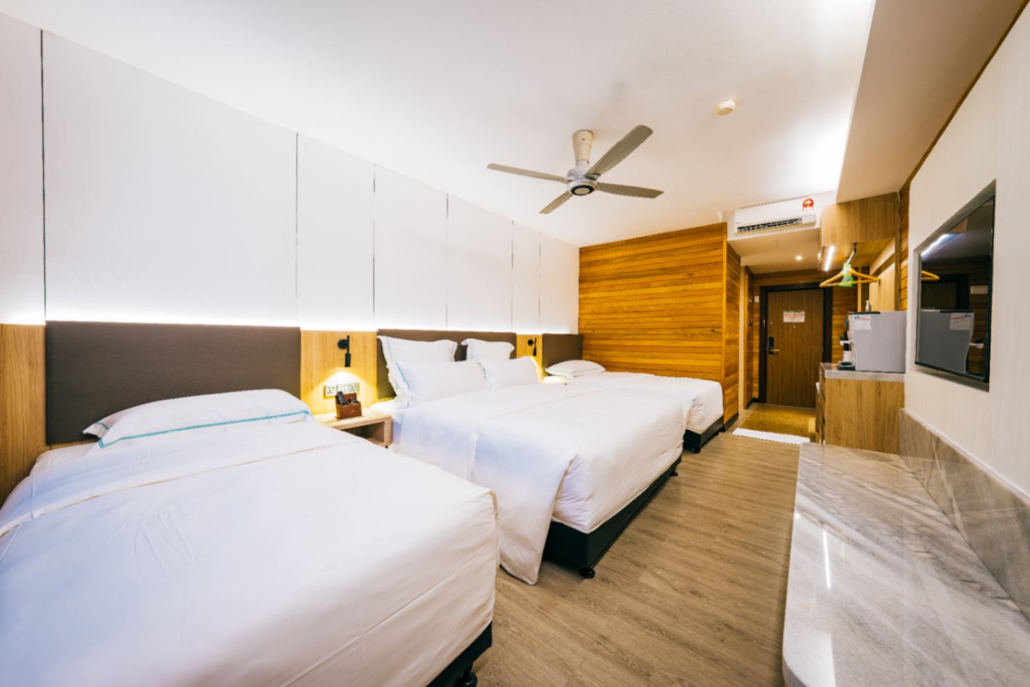 Deluxe Pool Access Room