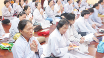 Thí Sinh Đi Thi Dự Lễ Sám Hối Tại Chùa Bửu Đà