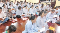 Thí Sinh Đi Thi Dự Lễ Sám Hối Tại Chùa Bửu Đà