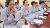Thí Sinh Đi Thi Dự Lễ Sám Hối Tại Chùa Bửu Đà