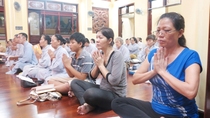 Thí Sinh Đi Thi Dự Lễ Sám Hối Tại Chùa Bửu Đà