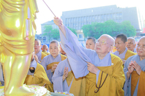 TP.HCM: Hàng chục ngàn Tăng, Ni, Phật tử cùng rước Phật Đản Sanh