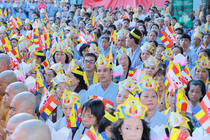 TP.HCM: Hàng chục ngàn Tăng, Ni, Phật tử cùng rước Phật Đản Sanh