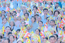 TP.HCM: Hàng chục ngàn Tăng, Ni, Phật tử cùng rước Phật Đản Sanh