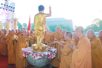 TP.HCM: Hàng chục ngàn Tăng, Ni, Phật tử cùng rước Phật Đản Sanh