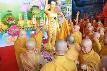 TP.HCM: Hàng chục ngàn Tăng, Ni, Phật tử cùng rước Phật Đản Sanh