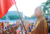 TP.HCM: Hàng chục ngàn Tăng, Ni, Phật tử cùng rước Phật Đản Sanh