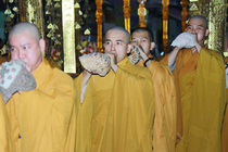 TP.HCM: Hàng chục ngàn Tăng, Ni, Phật tử cùng rước Phật Đản Sanh