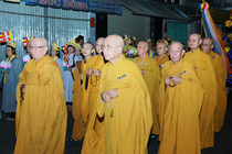 TP.HCM: Hàng chục ngàn Tăng, Ni, Phật tử cùng rước Phật Đản Sanh