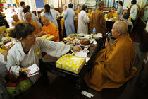 Lễ cài hoa hồng và dâng y PL: 2559 DL: 2015