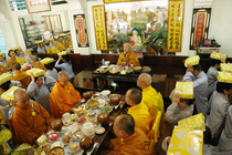 Lễ cài hoa hồng và dâng y PL: 2559 DL: 2015
