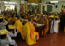 Lễ cài hoa hồng và dâng y PL: 2559 DL: 2015